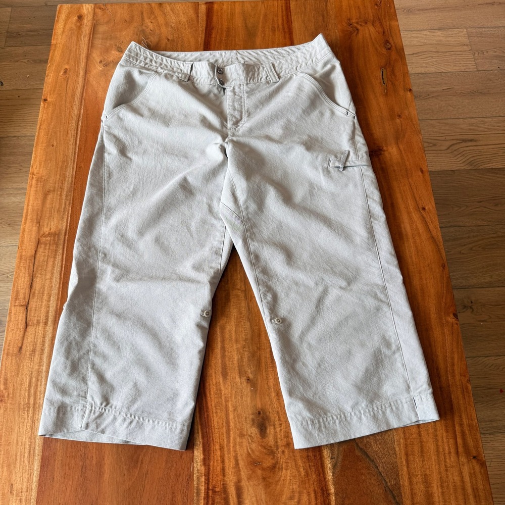 Columbia Titanium‎ Women's Beige Omni Shade Capri/Shorts Hiking Pants Size 12